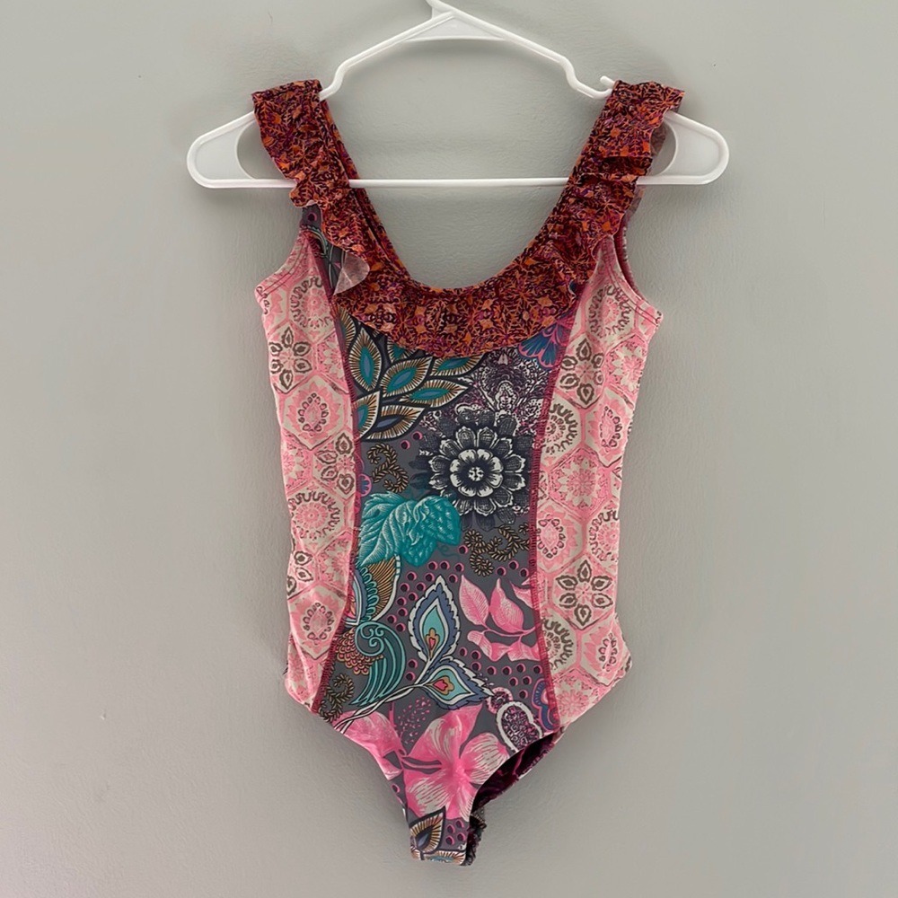 Maaji kids size 16 pink patterned ruffle one piece swimsuit